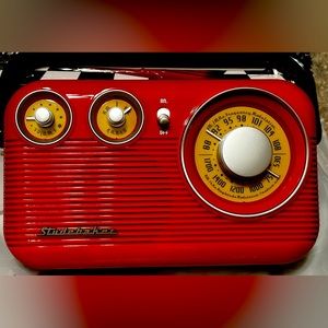 Brand new! Retro Radio in Red! From Studebaker.